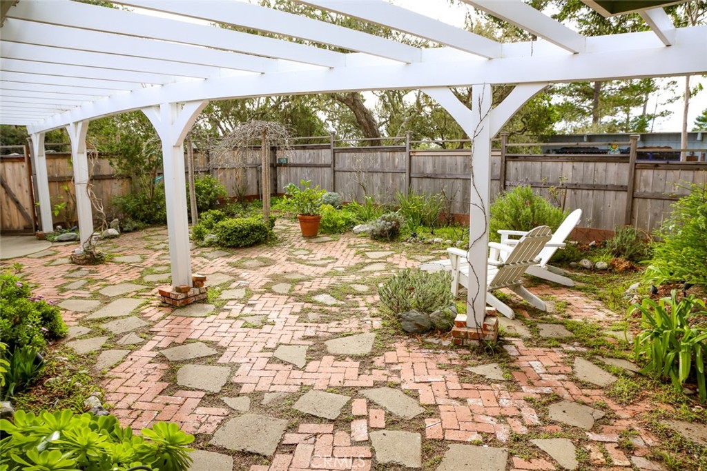 2410 Langton St, Cambria, CA 93428