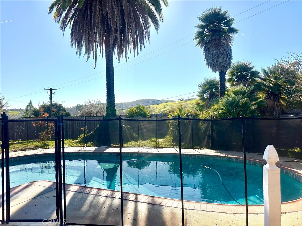 215 Hilltop, Paso Robles, CA 93446