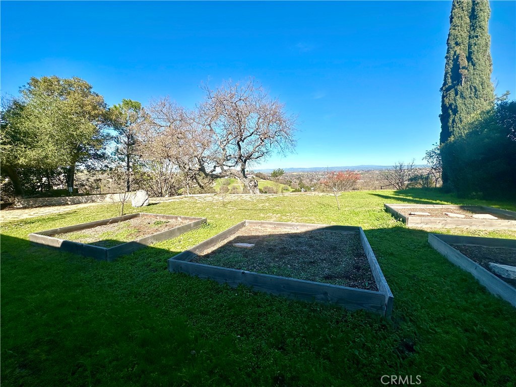 215 Hilltop, Paso Robles, CA 93446