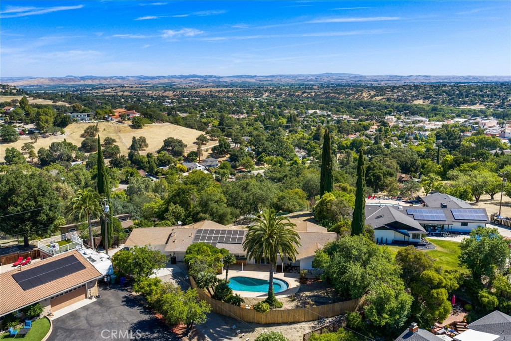 215 Hilltop, Paso Robles, CA 93446