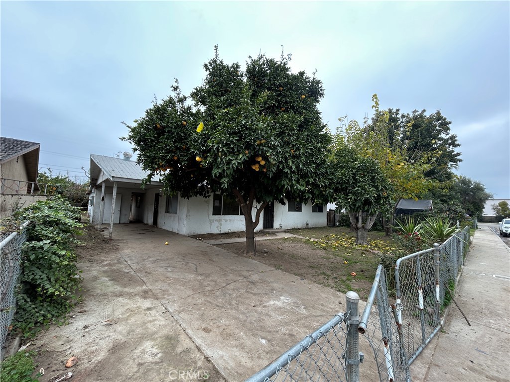 755 H, Parlier, CA 93648