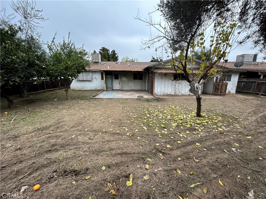 755 H, Parlier, CA 93648
