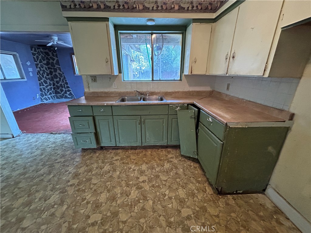 755 H, Parlier, CA 93648