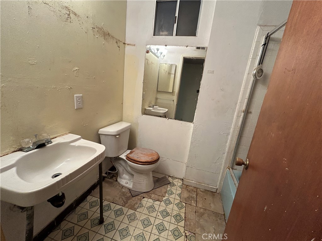 755 H, Parlier, CA 93648