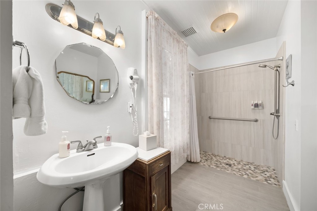 2476 Main Street, Cambria, CA 93428