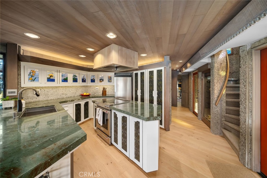 2431 Sherwood Drive, Cambria, CA 93428