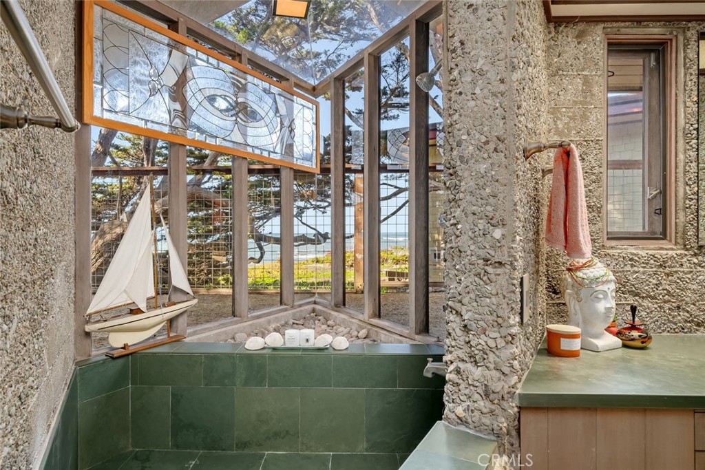 2431 Sherwood Drive, Cambria, CA 93428