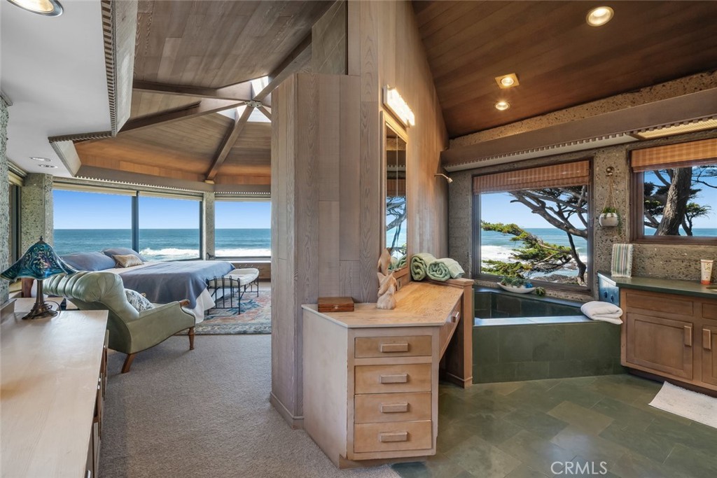 2431 Sherwood Drive, Cambria, CA 93428