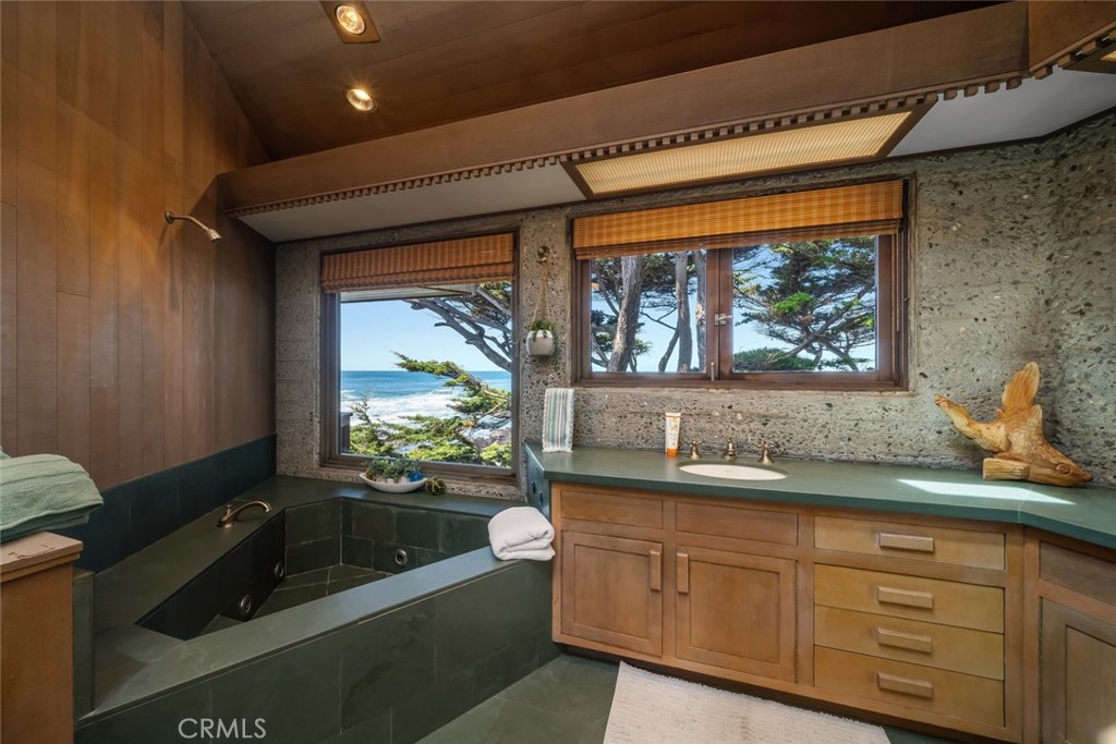 2431 Sherwood Drive, Cambria, CA 93428