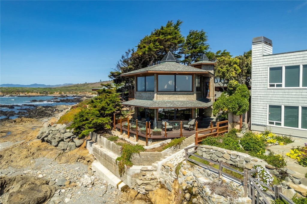 2431 Sherwood Drive, Cambria, CA 93428