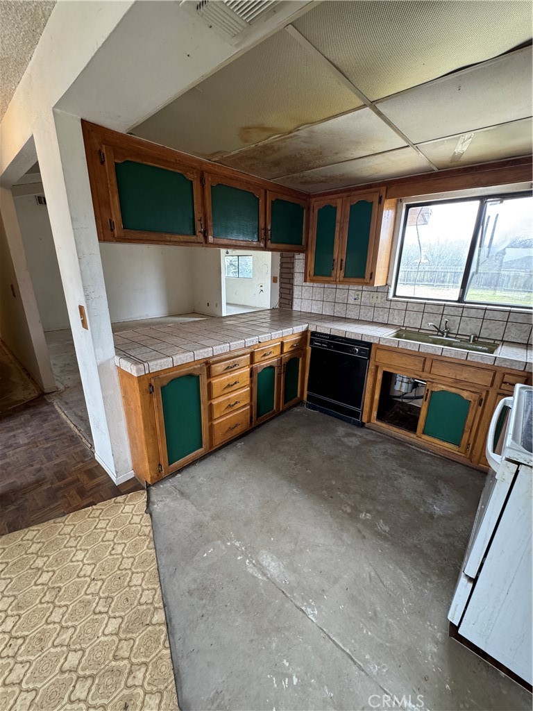 2433 W Clemenceau, Caruthers, CA 93609