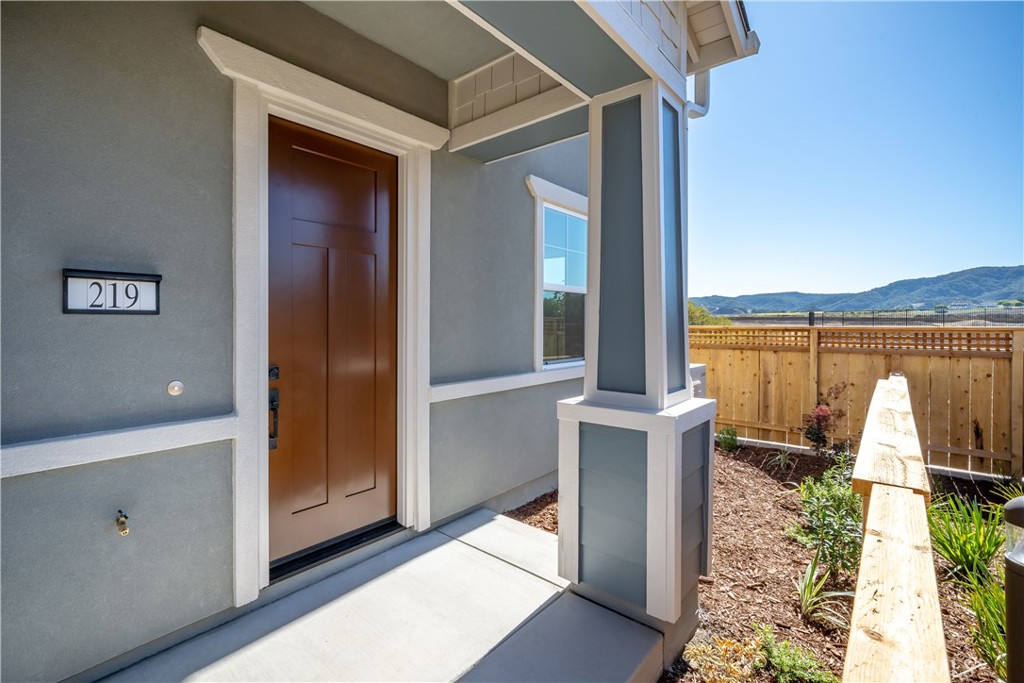 219 Foxtrot Ct, San Luis Obispo, CA 93401
