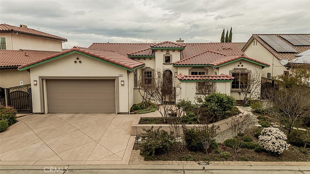1562 N Empire Ln, Clovis, CA 93619