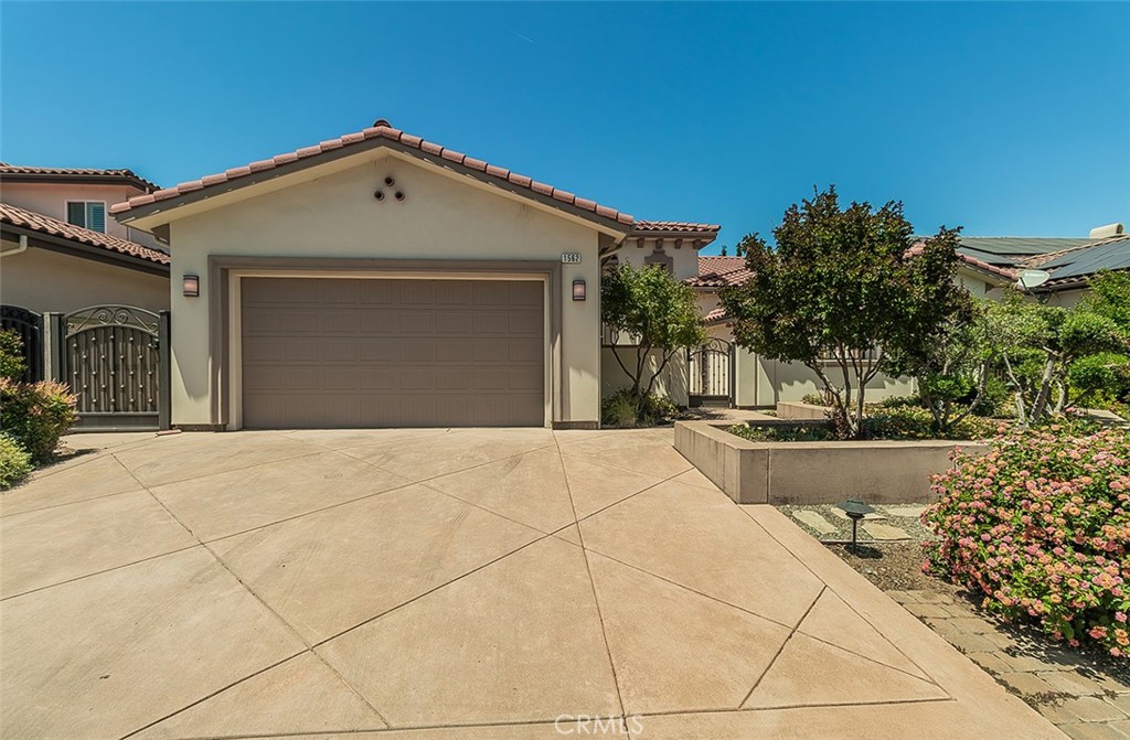 1562 N Empire Ln, Clovis, CA 93619