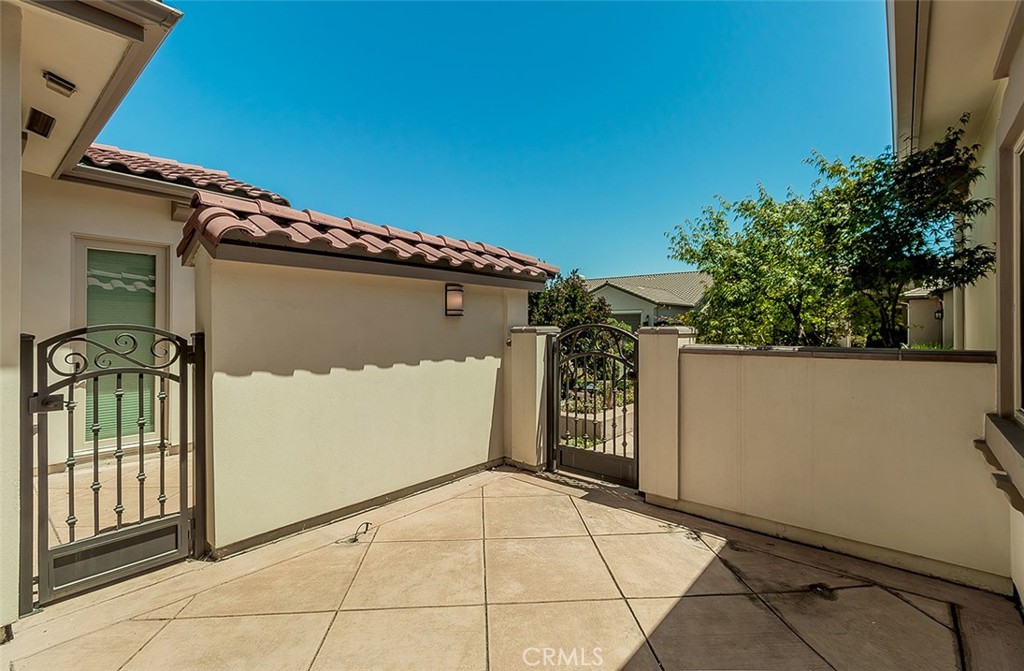 1562 N Empire Ln, Clovis, CA 93619