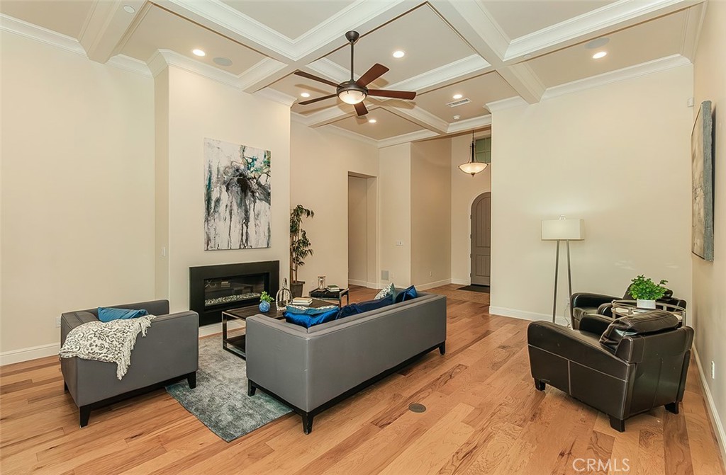 1562 N Empire Ln, Clovis, CA 93619