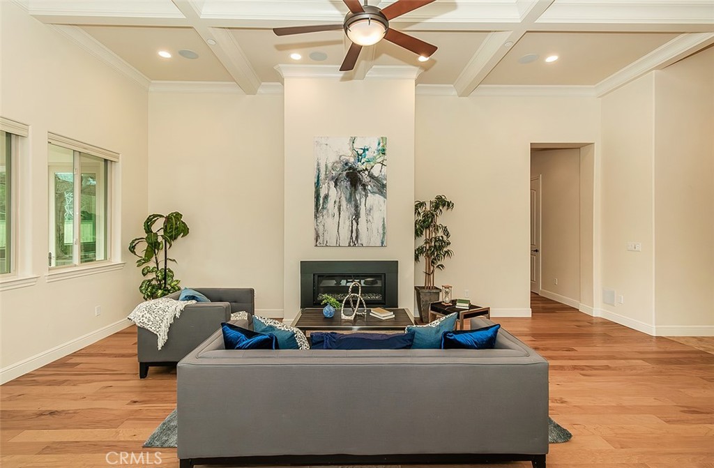 1562 N Empire Ln, Clovis, CA 93619