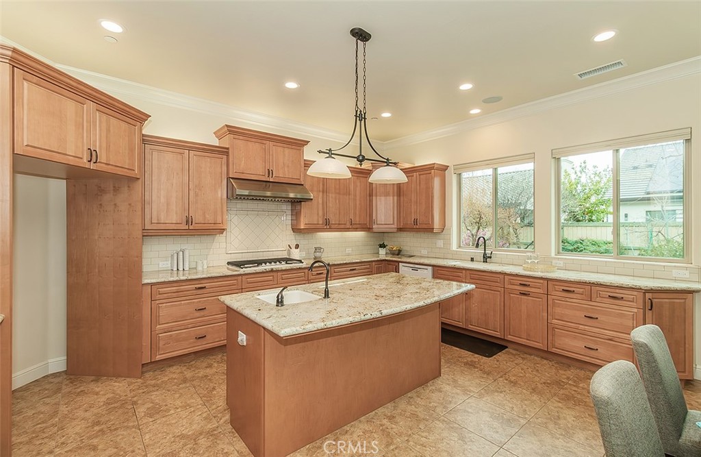 1562 N Empire Ln, Clovis, CA 93619