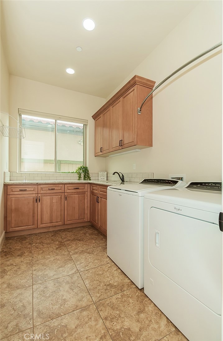 1562 N Empire Ln, Clovis, CA 93619