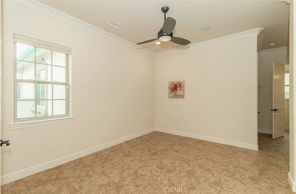 1562 N Empire Ln, Clovis, CA 93619