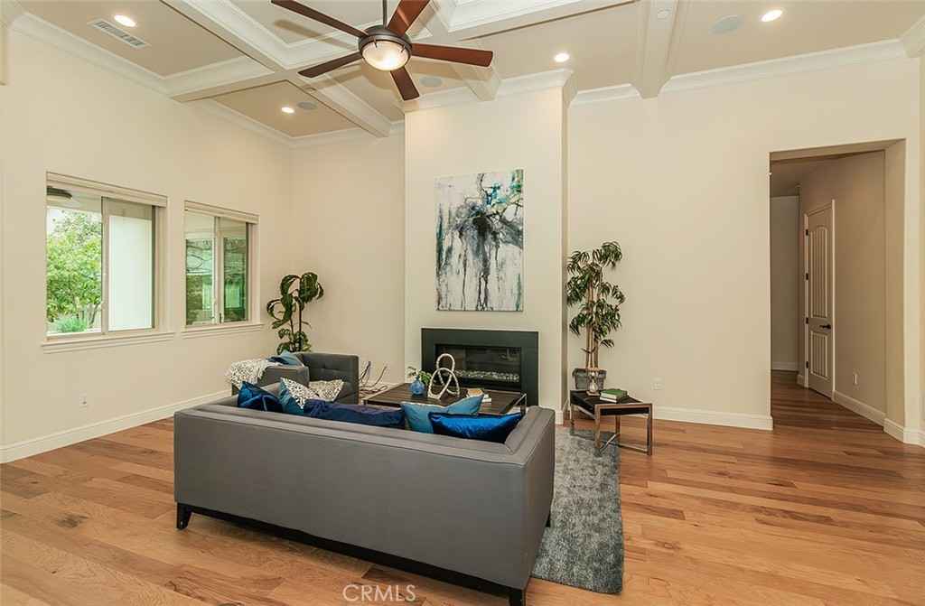 1562 N Empire Ln, Clovis, CA 93619