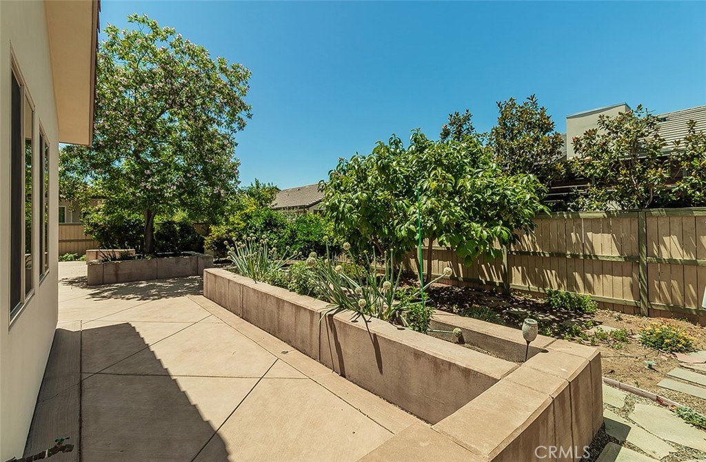 1562 N Empire Ln, Clovis, CA 93619