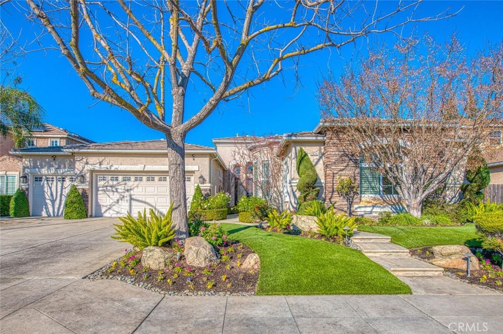 2824 E Omaha, Fresno, CA 93720