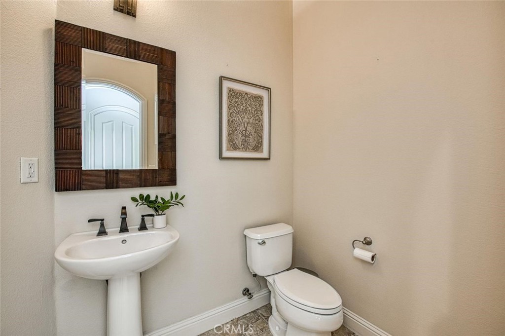 2824 E Omaha, Fresno, CA 93720