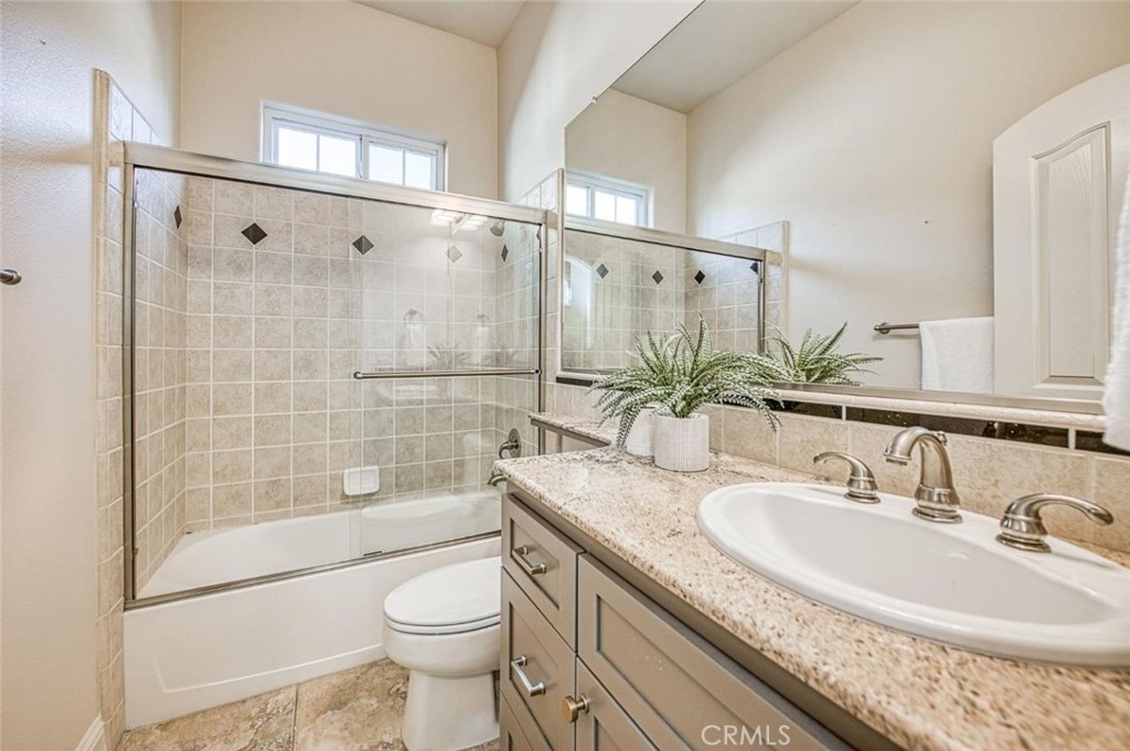 2824 E Omaha, Fresno, CA 93720