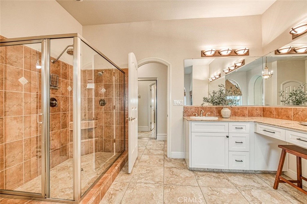 2824 E Omaha, Fresno, CA 93720