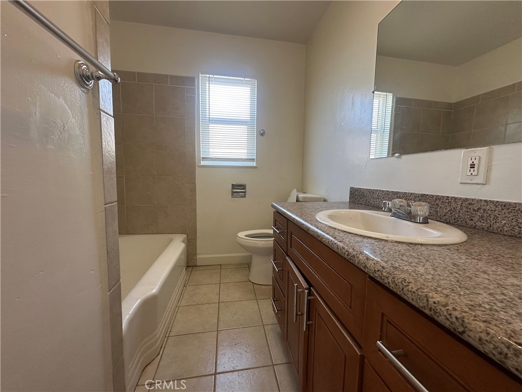 422 N Glenn, Fresno, CA 93701