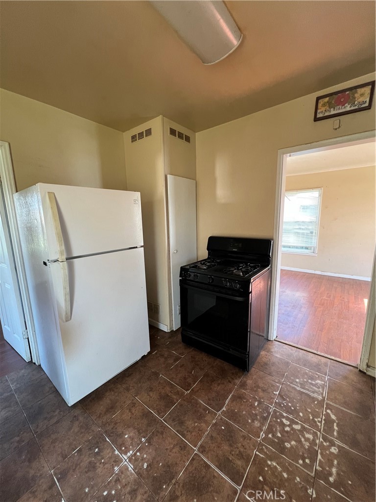 3326 W Henson, Riverdale, CA 93656