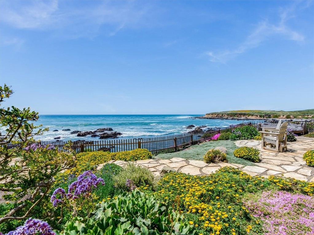 2585 Sherwood Dr, Cambria, CA 93428