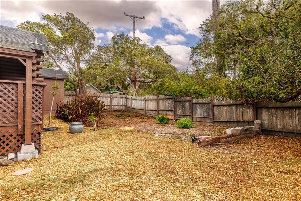 2525 Pierce Ave, Cambria, CA 93428