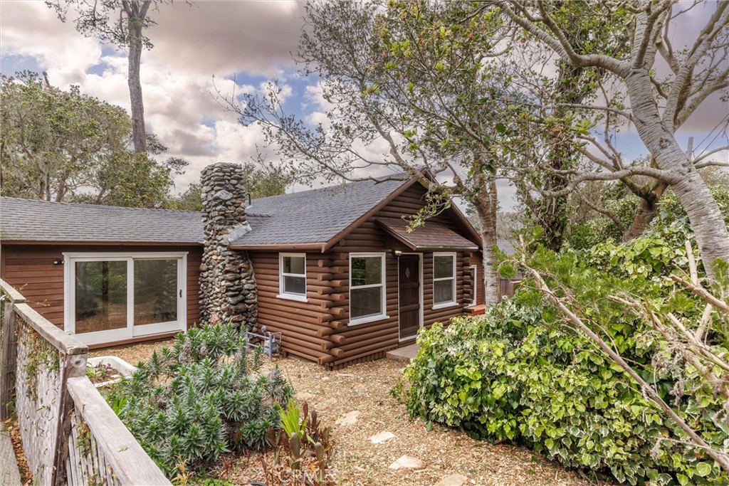 2525 Pierce Ave, Cambria, CA 93428