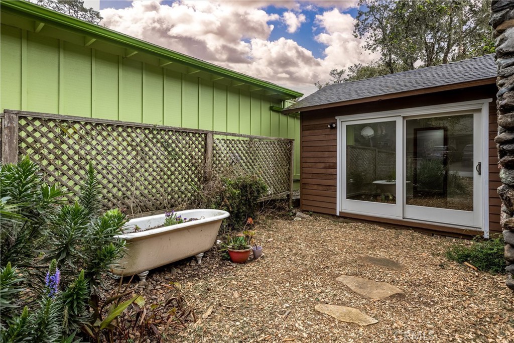 2525 Pierce Ave, Cambria, CA 93428