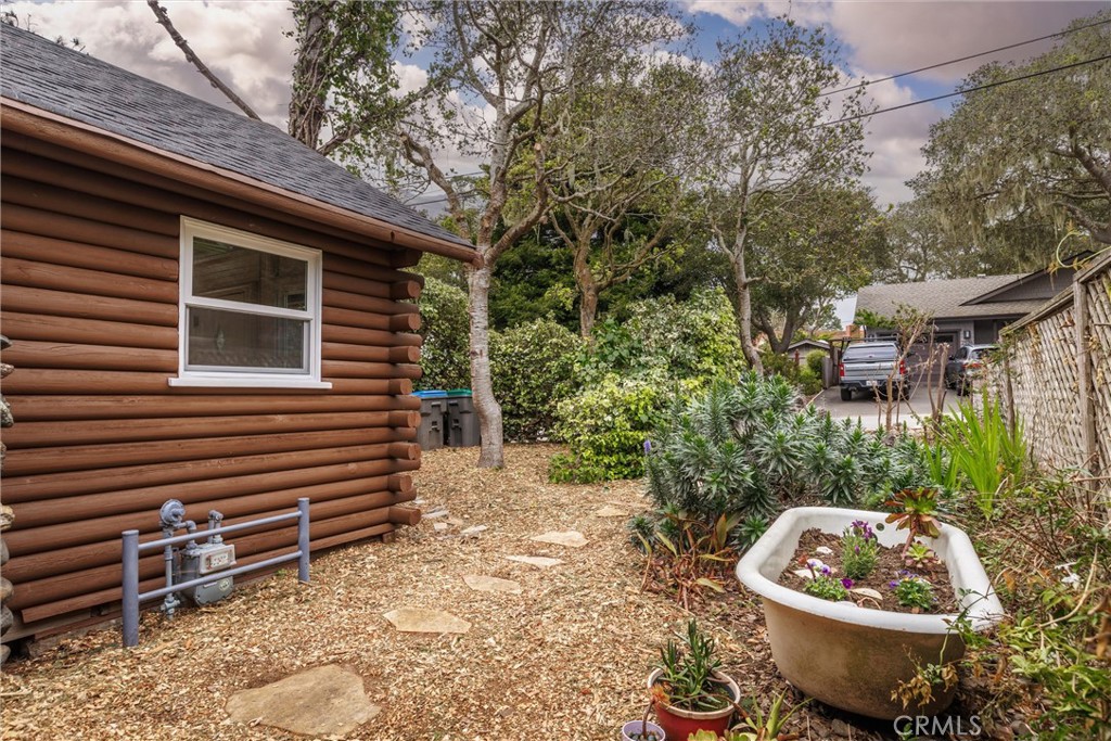 2525 Pierce Ave, Cambria, CA 93428