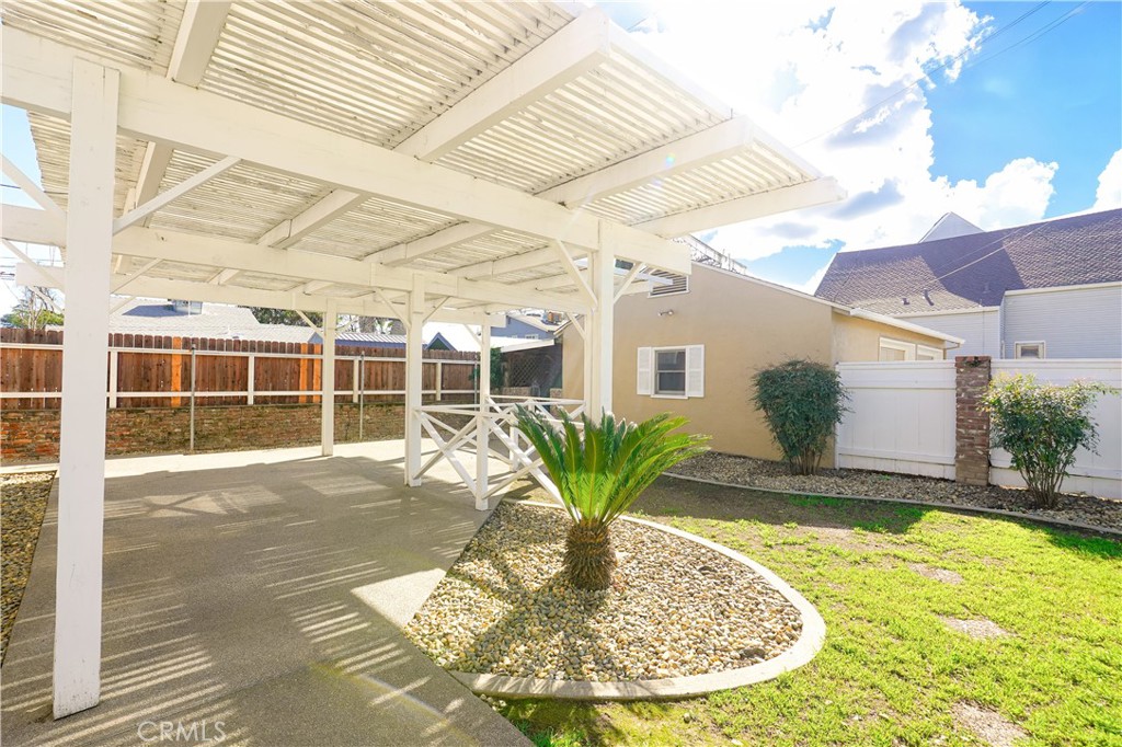 2038 H, Merced, CA 95340