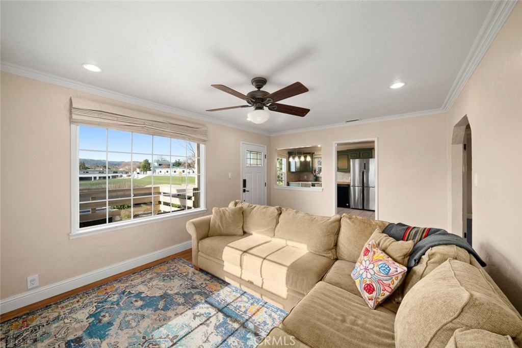 110 8th St, Templeton, CA 93465