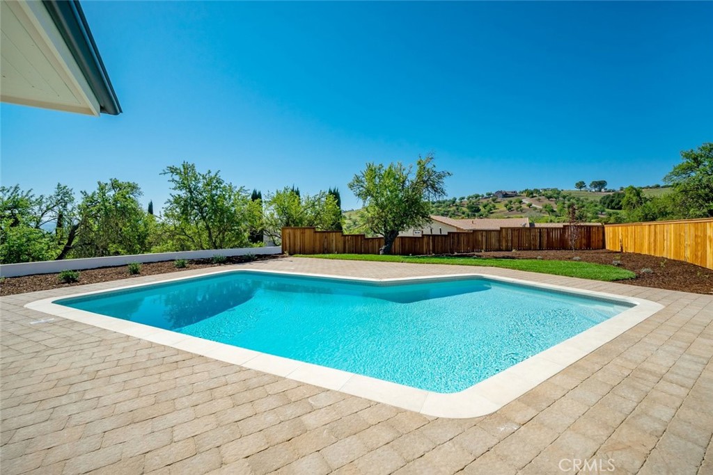 1026 Merry Hill Road, Paso Robles, CA 93446