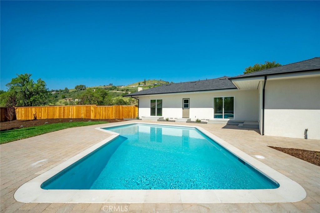 1026 Merry Hill Road, Paso Robles, CA 93446