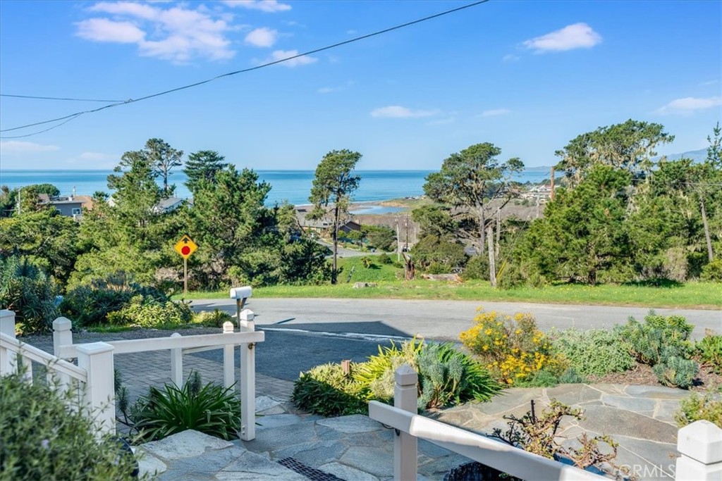 550 Plymouth, Cambria, CA 93428