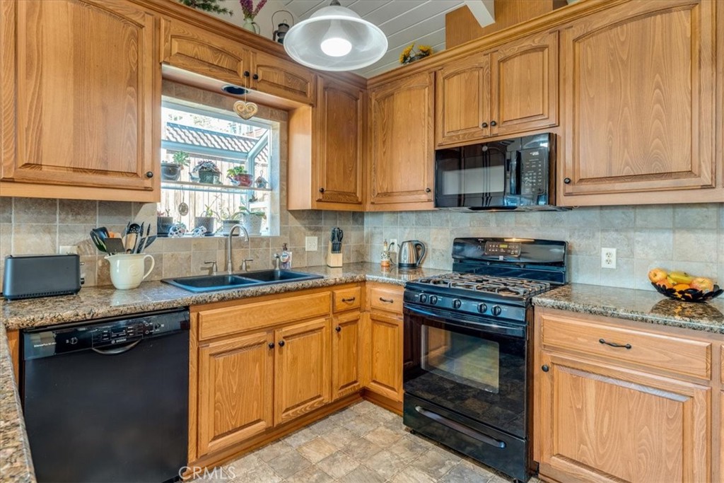 550 Plymouth, Cambria, CA 93428