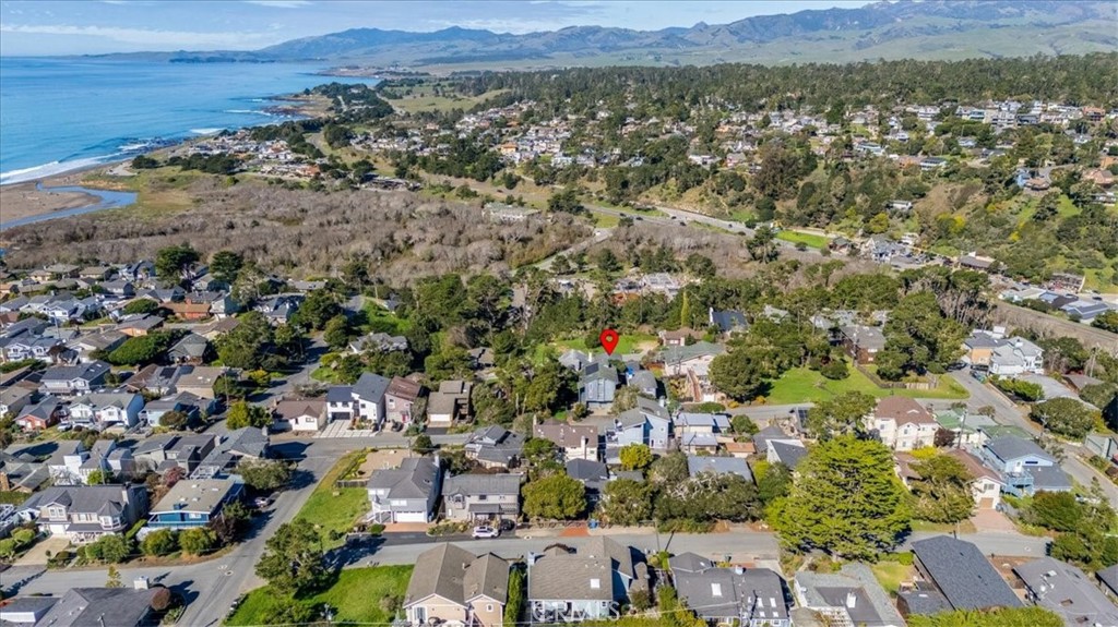 550 Plymouth, Cambria, CA 93428