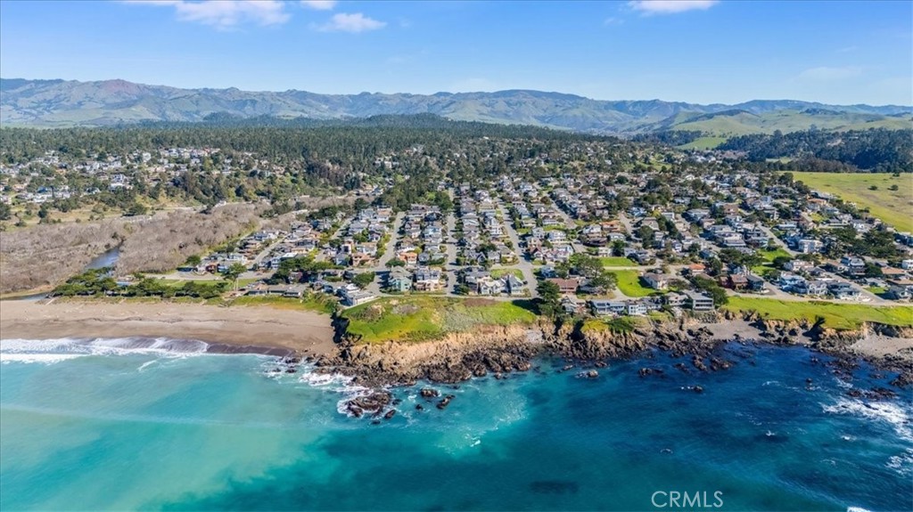 550 Plymouth, Cambria, CA 93428