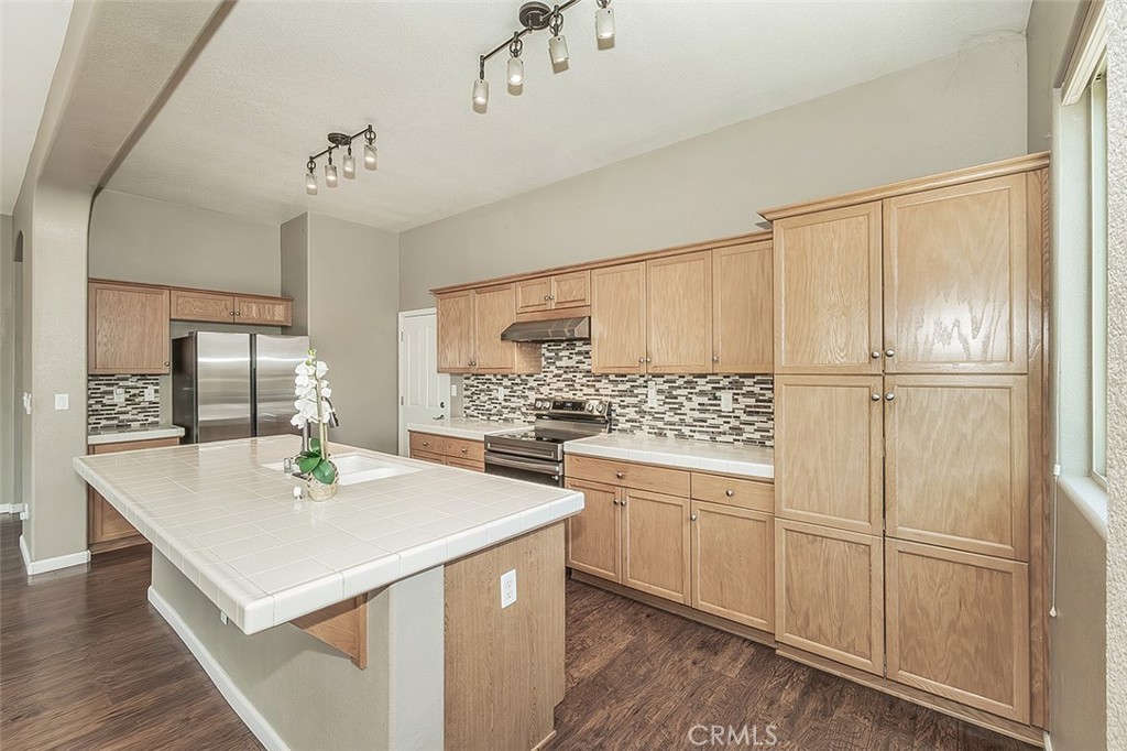 7357 E Redlands, Fresno, CA 93737