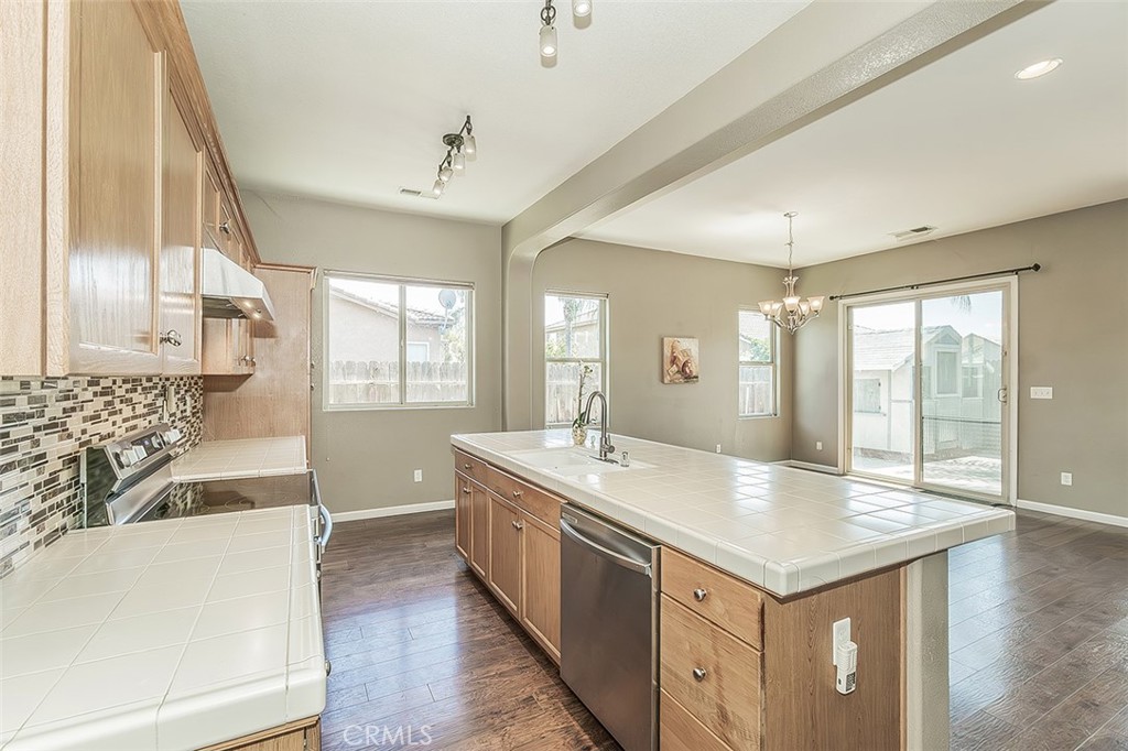 7357 E Redlands, Fresno, CA 93737