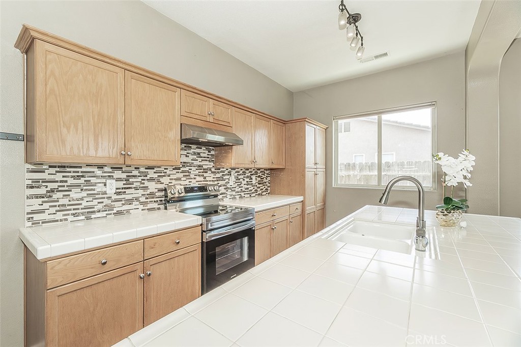 7357 E Redlands, Fresno, CA 93737