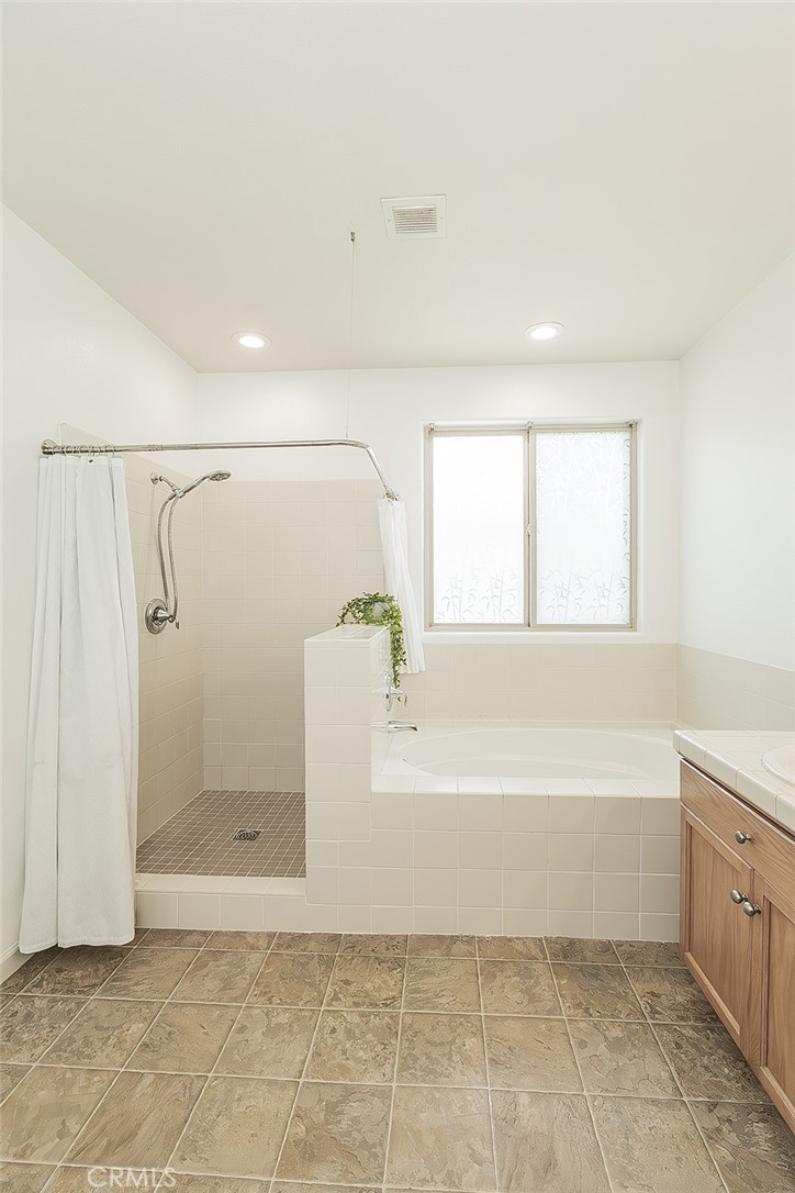 7357 E Redlands, Fresno, CA 93737