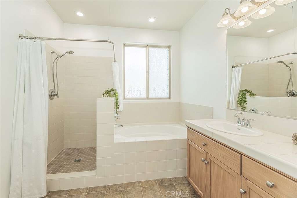 7357 E Redlands, Fresno, CA 93737